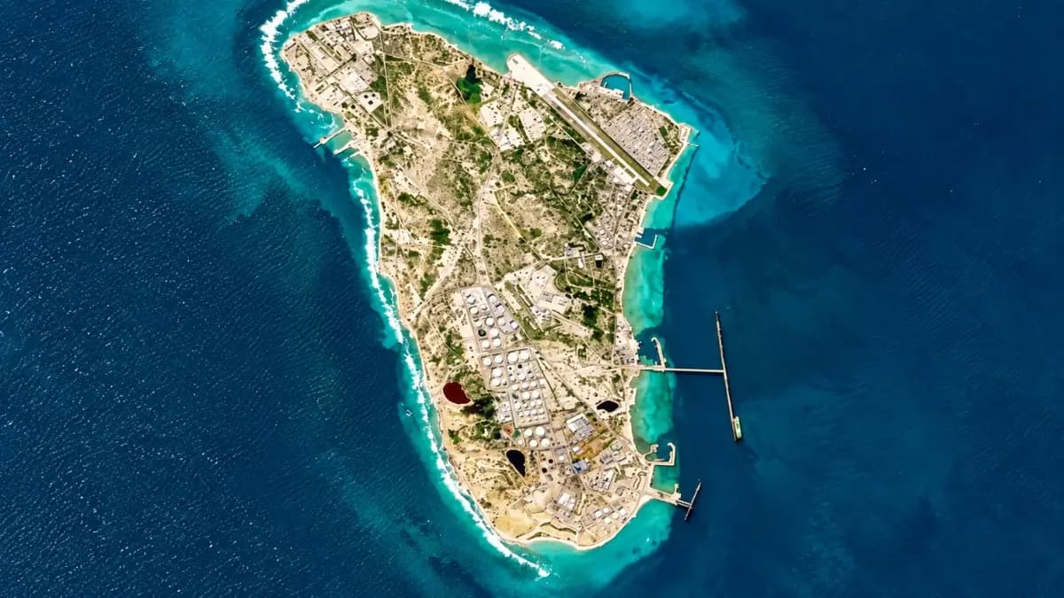 Kharg Island Explosions Reported as Iran-US Gulf Fighting Intensifies.