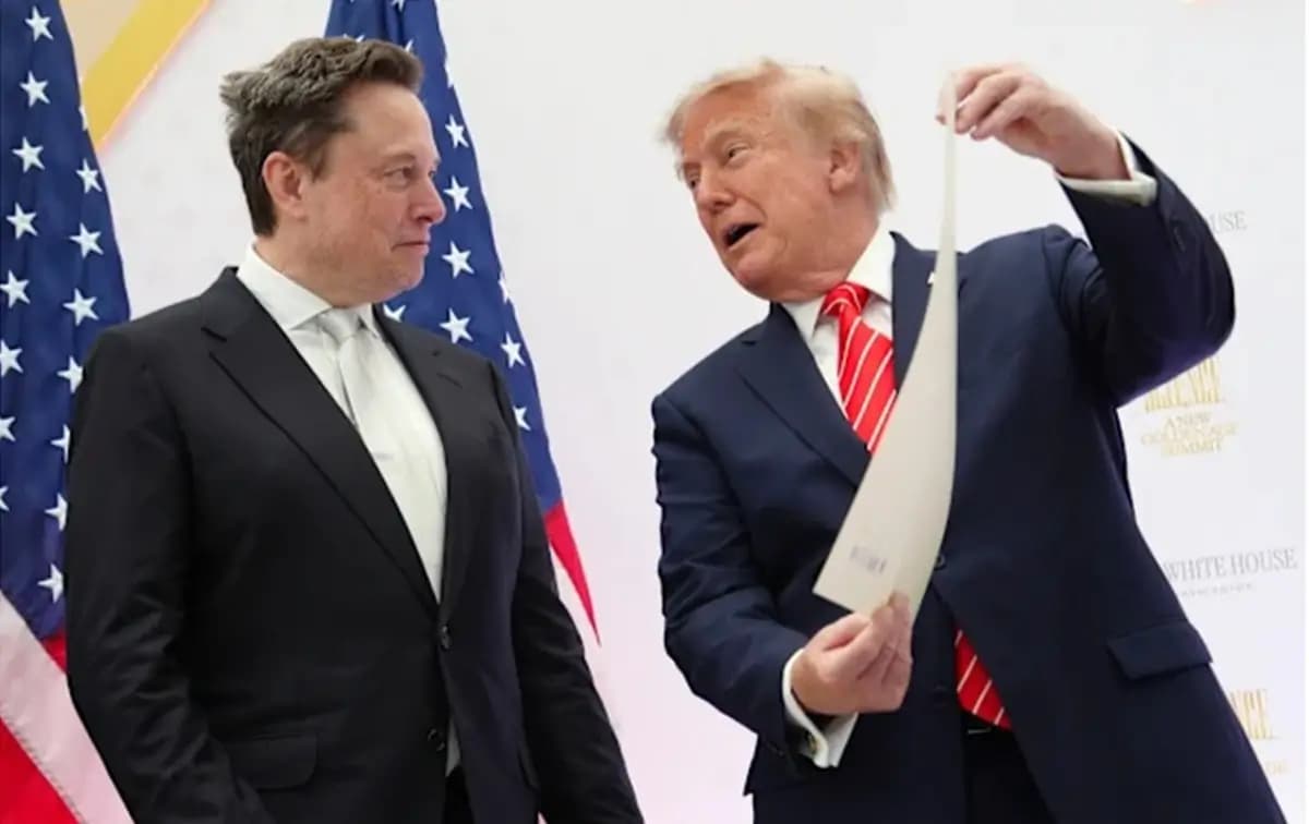 Elon Musk comments on Starshield restrictions affecting Ukraine’s military satellite connectivity.