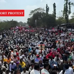 Thousands of Palghar residents marching against the Vadhavan port project.