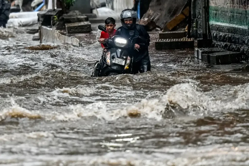 Mumbai rains and Landslide in Vikhroli kills 2