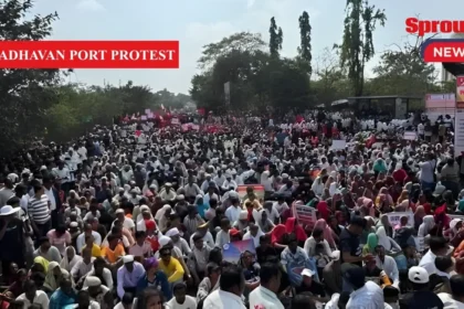 Thousands of Palghar residents marching against the Vadhavan port project.